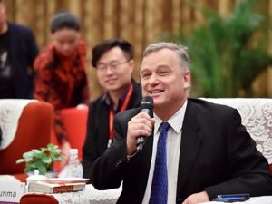 法国戴高乐基金会副主席俊马：与成都尝试绿色建筑合作