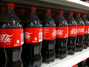 英国向软饮料开征"糖税"  每罐可口可乐需缴纳约0.1英镑