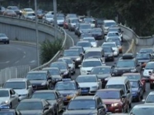 明明非法上路却无处罚依据 老年代步车监管真尴尬
