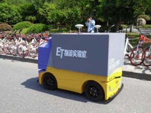 菜鸟无人车公开路测:年内量产 用于物流末端配送