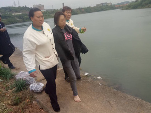 黄金十分钟！碧桂园两位保洁阿姨救下跳河轻生女子