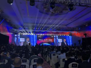中国联通董事长王晓初：今年手机换机市场仍有巨大空间
