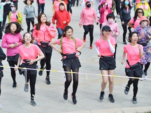 大中城市居民健身为何既难且贵？场馆开放积极性不够 