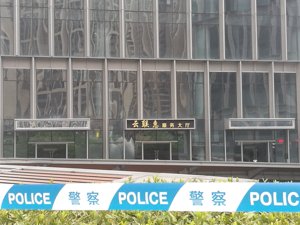 云联惠黄明等人涉嫌组织传销犯罪被调查  现场警车戒备