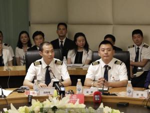 川航通报备降机组成员履历：13666小时飞行时间造就传奇机长