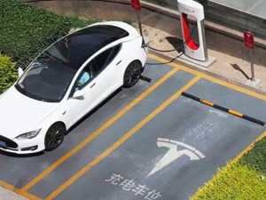 量产存疑高管离职 特斯拉跌下神坛.