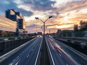 报告 ｜ 我们的城市道路已经很“宽”了？其实可以窄一点
