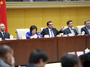 李克强：放宽市场准入，大力实施减税降费