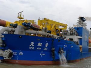 亚洲最大重型自航绞吸船“天鲲号”出港海试 “国之重器”自主化进程不断推进