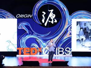 他放弃华尔街精英人生，16年来让2万多艾滋遗孤获得新生