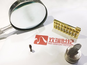 欢瑞世纪年报遭深交所16问 半年多股价跌了31.23%，公司董秘独家回应每经记者…