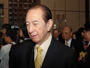 澳门“赌王”何鸿燊退任澳博控股主席 公司净利已连续5年下滑