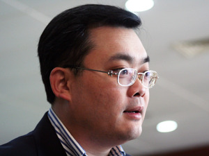  全球规模最大汽车玻璃专业供应商“后继有人” 曹德旺表示其子将接班