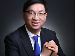西安东盛集团有限公司董事长兼总裁郭家学：  理念更新，服务意识增强  西安亲商重企氛围愈渐浓厚