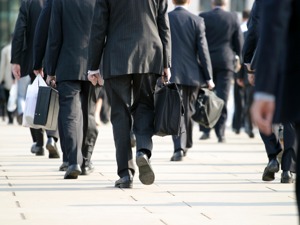 工作时长从每周68小时降至52小时，韩国人加班少了却有人高兴不起来