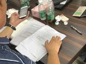 年富供应链客户上门“维权” 原股东“无处觅”