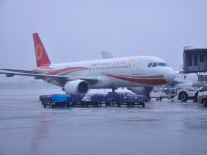 四川暴雨影响交通：双流机场大面积航班延误 多条高速公路关闭