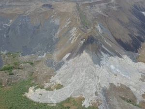 包头市因废渣巨坑追责13名党政干部  承诺年底前完成恢复地貌类整治
