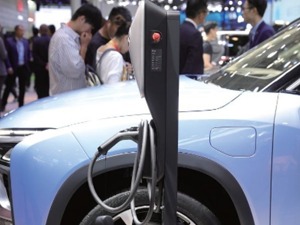 节能减排要靠两条腿 汽车发展不可“豪赌”新能源