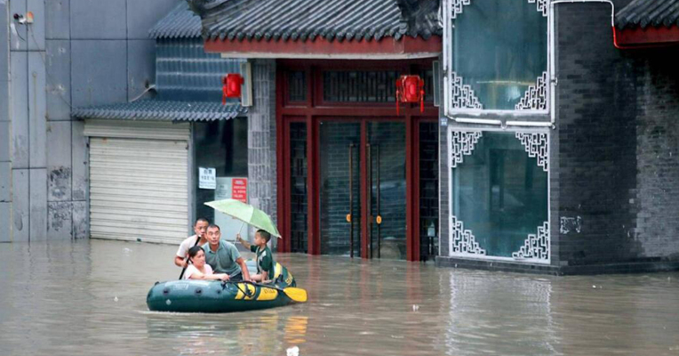 视频丨暴雨致城区积水严重 四川金堂启动红色预警