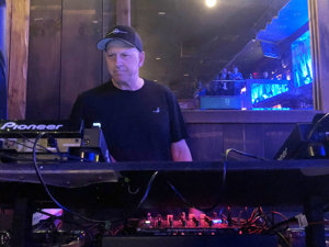 白天华尔街大佬，夜晚酒吧DJ！揭秘高盛“新王”所罗门