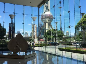 比亚迪“广告门”追踪丨上海国金二期服务方助理营运经理：李娟公司入驻时提供过三证，经过两审