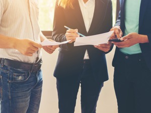 股价一个月跌近20% 40余家机构紧急调研这家公司