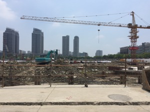 每经记者实探刚泰国际中心：时隔四年再开工   主体工程仍在挖地基