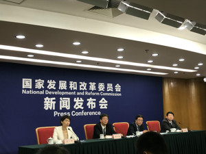 五六月份社会消费品零售总额增速回落 发改委：受政策性季节性因素影响