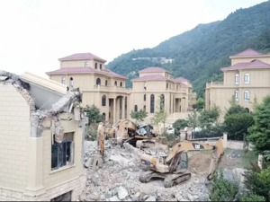 秦岭大片别墅违建，中央重拳整治！但一栋房子5天都没拆完……