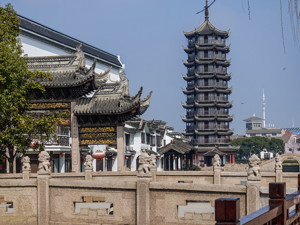 视角 | 年龄差一轮的书记、市长如何驾驭“宇宙第一强县”？