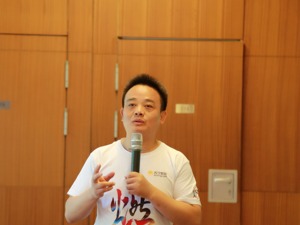 苏宁侯恩龙：欢迎北京同行加入智慧零售的主场