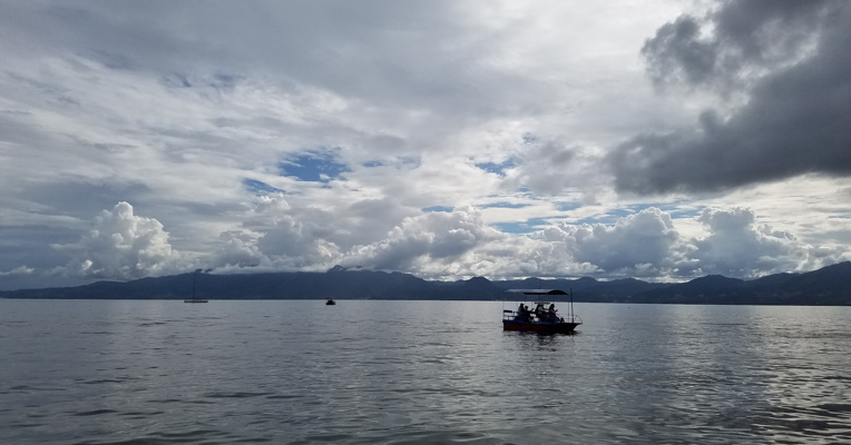 视频丨俯瞰抚仙湖 湖光山色美如画