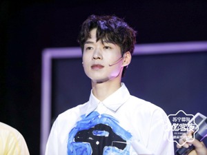 魏大勋现身苏宁817头号买家发烧夜，化身头号男友送vivo手机