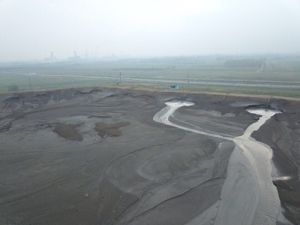 包钢股份卖稀土精矿两年净赚30亿 “兄弟”北方稀土包揽订单有苦难言？