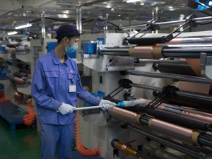 国务院促进中小企业发展工作领导小组第一次会议召开：对国有和民营经济一视同仁  对大中小企业平等对待