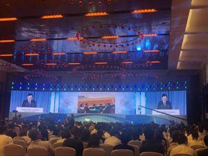 陈敏尔：重庆智能产业规模今年预计达4500亿元