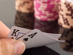 1分钱决定这家80亿公司的生死，今天24万股东逃过一劫！