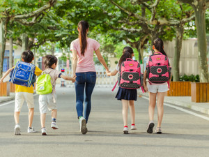 电子书包进学堂    没掏出太多利润，上市公司心有点凉