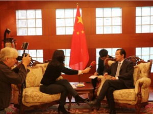 桂从友大使就瑞典警察粗暴对待中国游客事接受瑞媒专访