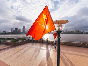 国务院：完善国家基本药物制度，降低群众药费负担