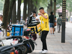 美团主战场：外卖毛利率弹性大，生活服务战火或升级