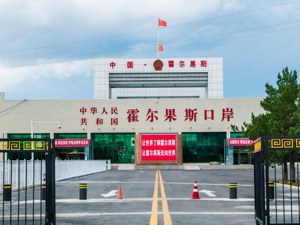 打造丝路核心区 新疆将持续推进18个对外开放口岸建设