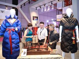 蜀锦蜀绣出征上海滩 “成都造”千年工艺揽金3500万