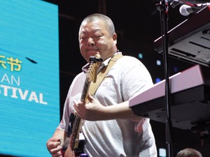 “朋友”，一路走好！歌手臧天朔今晨去世，外刚内柔一身江湖气息却钟爱书法、修行 