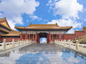 苏富比秋拍，两件清乾隆瓷器各以逾亿港元成交
