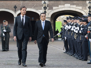 总理妙解“贸易立国”的荷兰与中国关系 这句“以规则为基础的多边秩序受益者”语义深远……