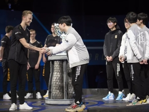 iG夺冠！“网瘾少年”终于从上一代人嫌弃的目光里昂起了头