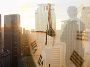 斥资近10亿美元 伯克希尔罕见回购释放了什么信号？