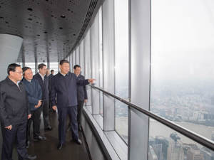 习近平登上中国第一高楼 俯瞰上海城市风貌